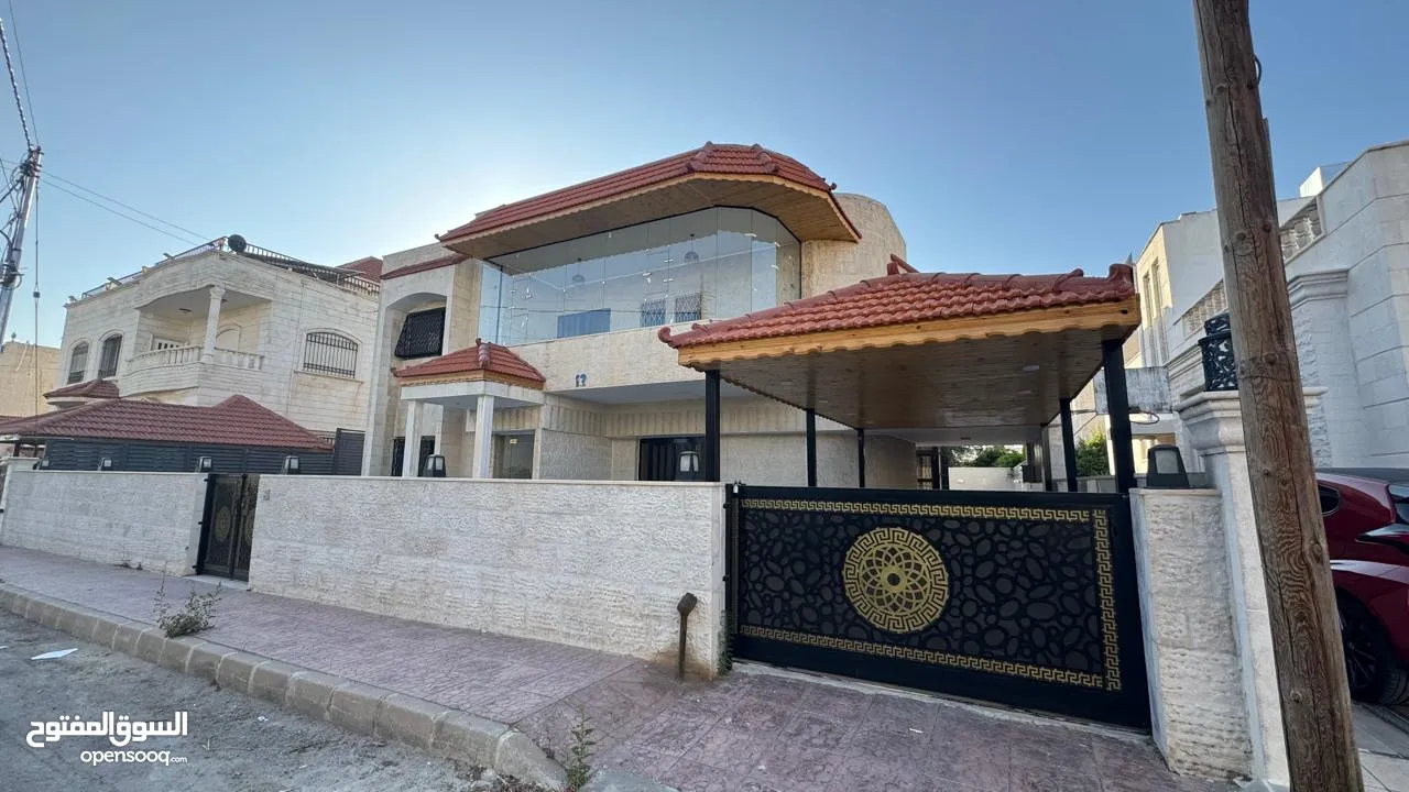 Well-Maintained Villa in Umm Al Summaq / فيلا بحالة ممتازة في أم السماق
