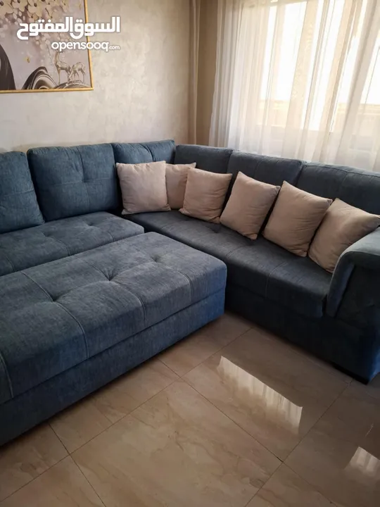 كنب زاويه حرف ل بلون تركواز انيق يتحول الى سرير كبير تصميم عملي وعصري بحاله شبه جديد للبيع بالمدينه