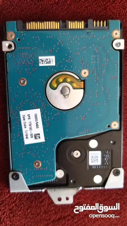 للبيع هاردسك لابتوب داخلي (HDD) سعة 1000 جيجا (1 تيرابايت). الحالة: نظيف جداً ومستعمل استعمال خفيف.