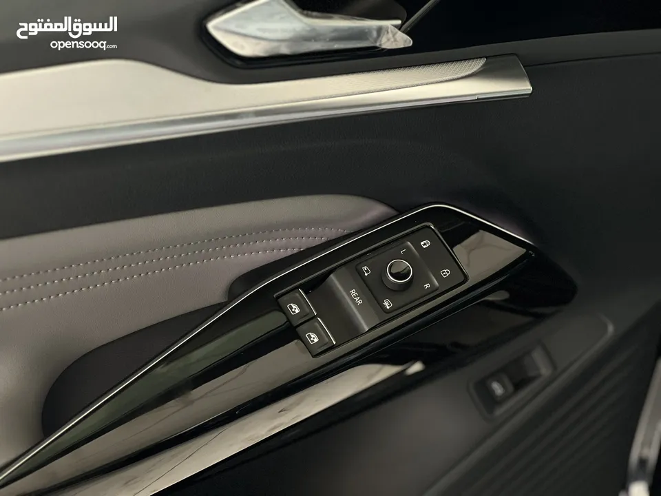 VW ID4 CROZZ PRO 2024 PIANO BLACK أبيضّ لؤلؤي