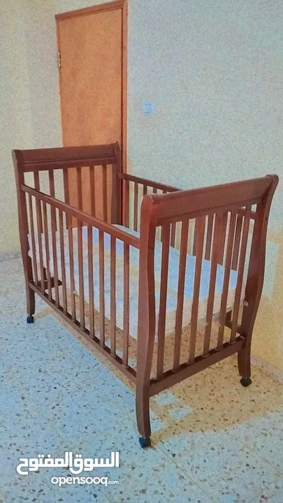 سرير أطفال من عمر شهور ل 3سنوات استعمال سنه فقط
