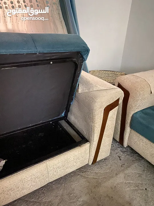 طقم كنب معيشه 9 مقاعد بحالة جيدة جداً للبيع مستعمل استعمال خفيف