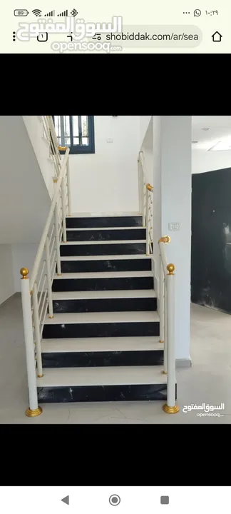 بيت جديد غير مسكون مكون من ثلاث طوابق في المزرعه الغربية بالقرب من شركة النزيه للبلاط منطقه هادئه