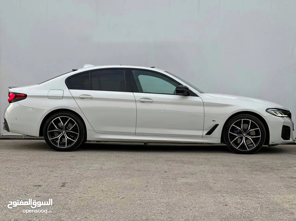 الحبه المميزه بلون الأبيض اللؤلؤي المميز للبيع على(الكاش فقط) Bmw 530e 2022 M