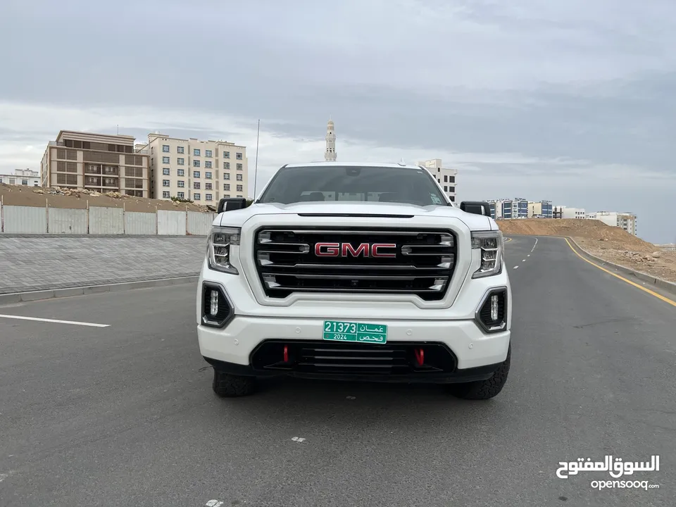 GMC سييرا فئة خاصة جميع المواصفات AT4 نادرة 6.2