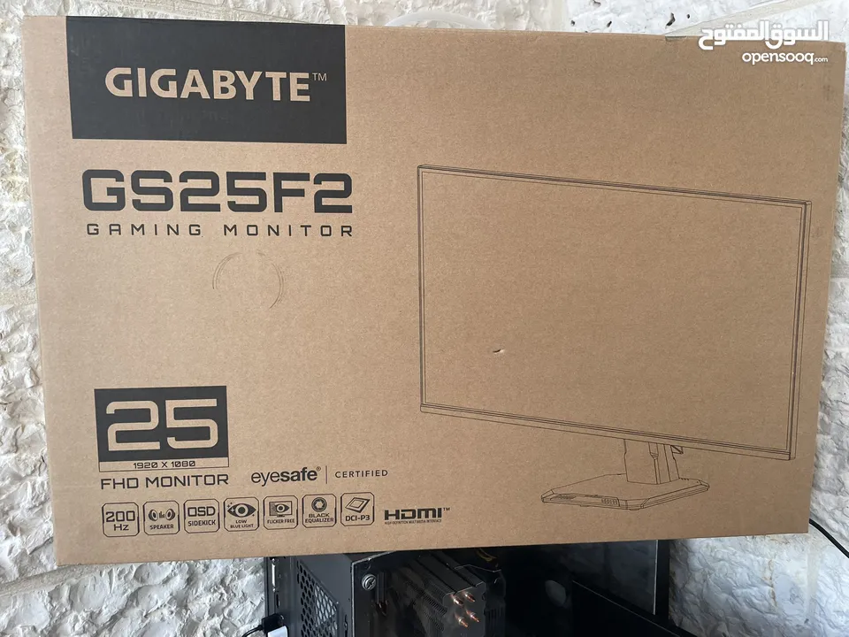 Pc للبيع مع شاشتين وماوس وكيبورد وسماعه