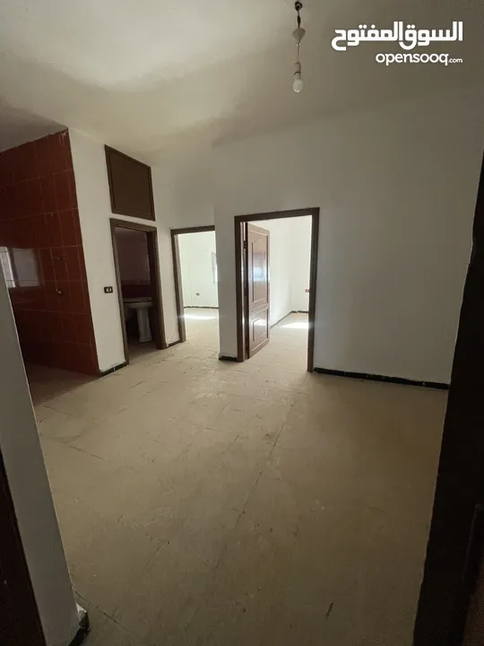 عمارة خمس شقق ومخزنين للبيع بسعر مغري