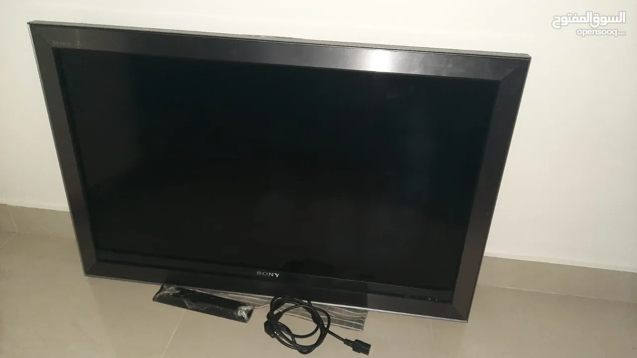 SONY BRAVIA 40" Inch LCD TV, With Original Remote, Good Condition.