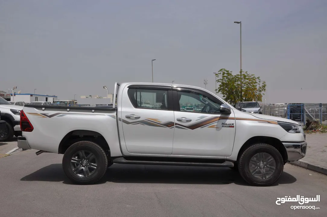 TOYOTA HILUX 2.4L 4X4 DIESEL A/T FULL OPTION D/C GCC SPECS 2024 MODEL