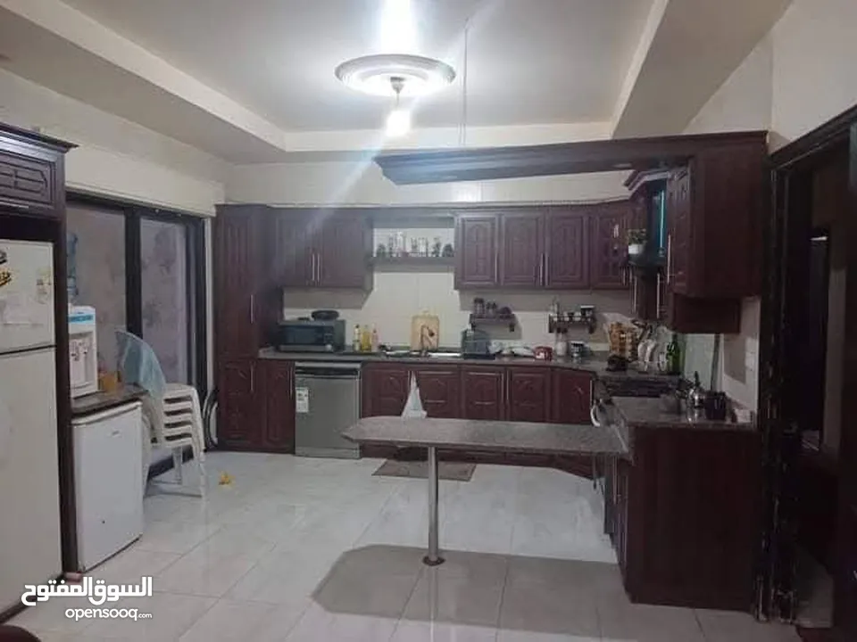 شقة شبه ارضي للبيع او للايجار من المالك