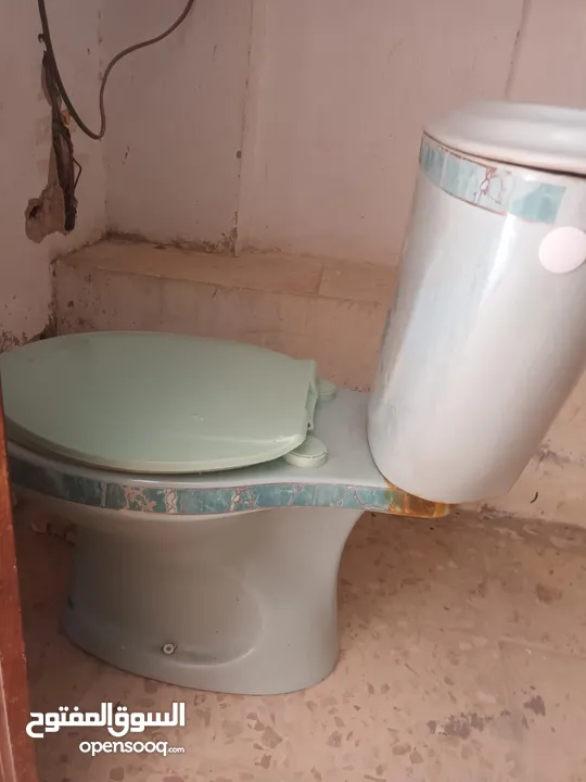 حمام فرنجي  مستعمل للبيع لون مميز
