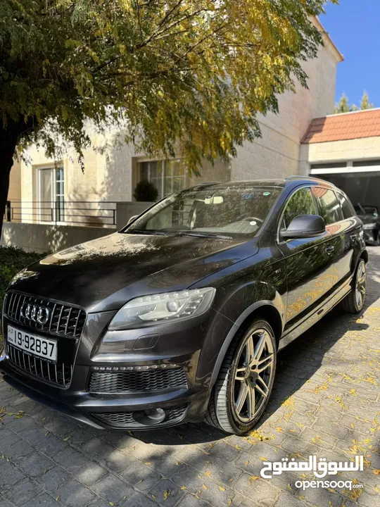 Audi Q7 in excellent condition no accidents