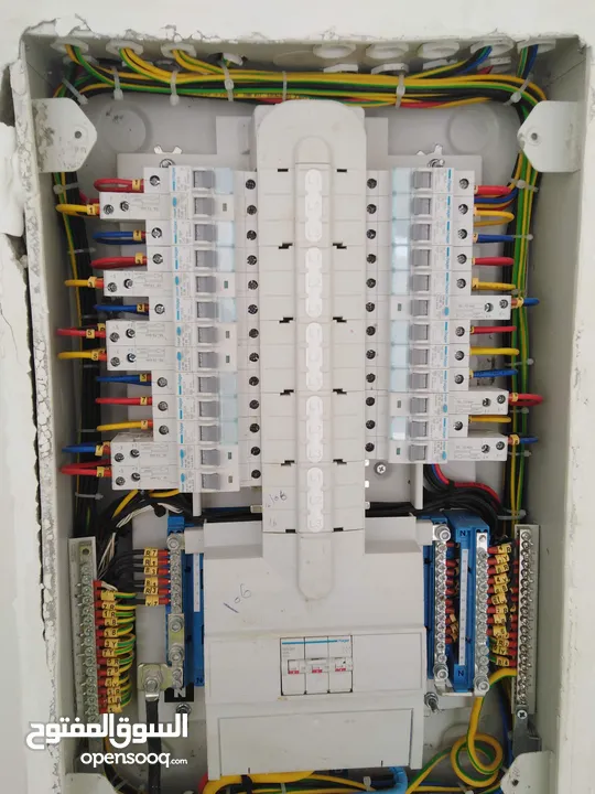 مقاولات عامه وصيانة كهرباء وحل جميع الأعطال تبوير لوحات تركيب ليد بروفايل