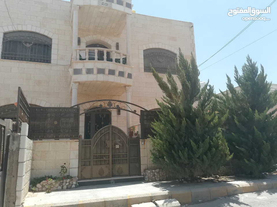 منزل طابقين مستقل, للبيع كاش  في  صالحية العابد - ماركا الجنوبية - ذات اطلاله جميلة و نسيم معتدل