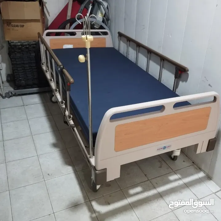 سرير طبي كهربائي مع ريموت تحكم