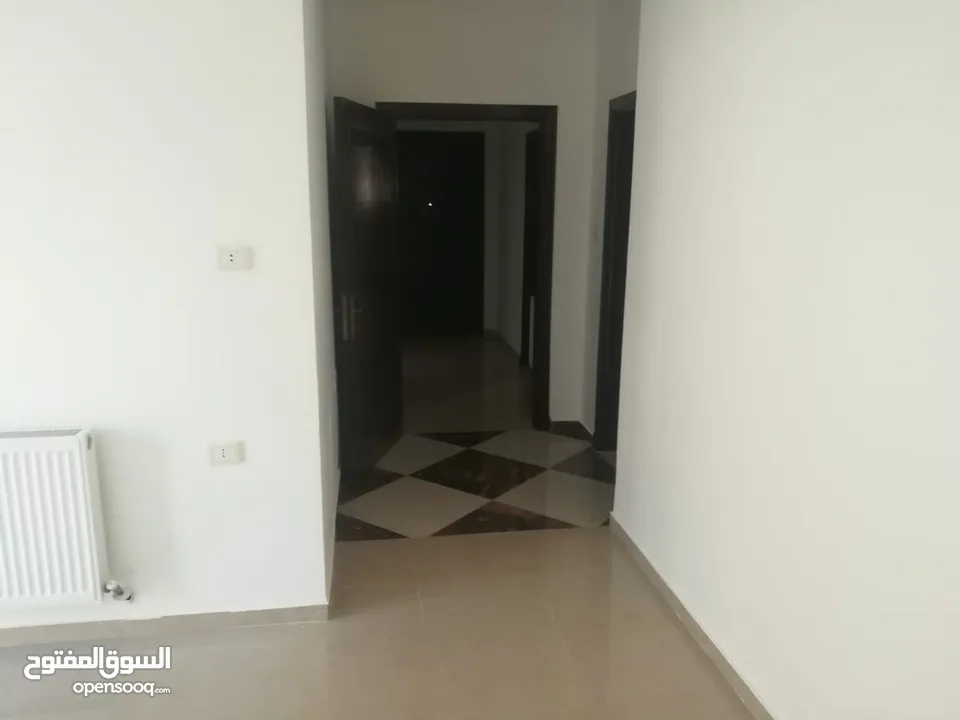 طابق مستقل من فيلا للايجار في ضاحية الرشيد مقابل فندق قصر الحرير
