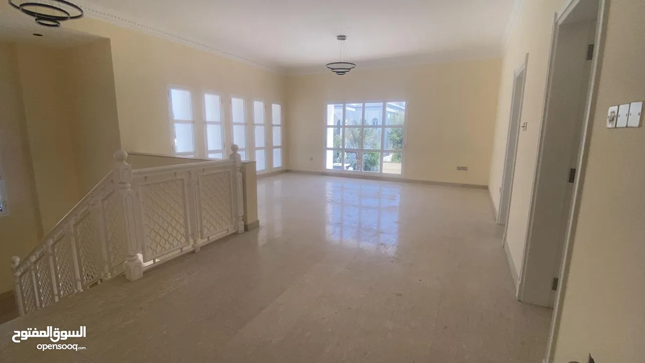 6Me33-Luxurious modern 5+1BHK Villa for rent in Qurm near Al Shati Street.