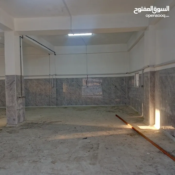 مخازن صناعات خفيفة عدد2 بالإضافة إلى  غرف خدمات عدد2