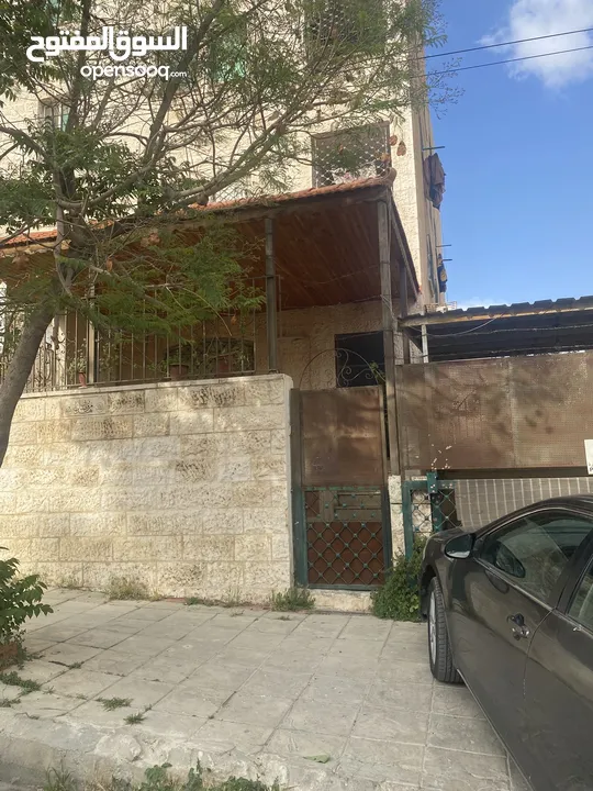 شقة ارضية للبيع بجبل الحسين ، شارع يافا ، عمارة 82 ، شقة 1 مع ترس وكراج سيارة