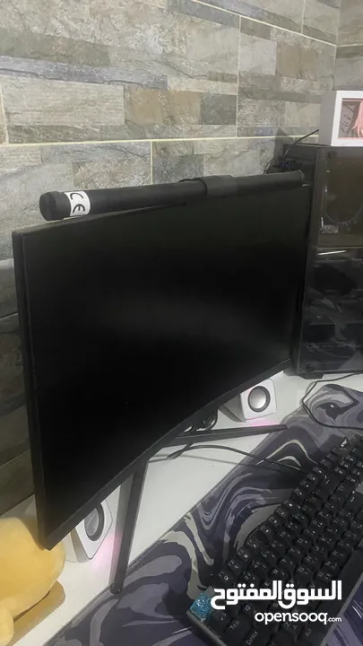 كمبيوتر جيمر بمواصفات عاليه مع كل عدته بسعر حرق لداعي السفر