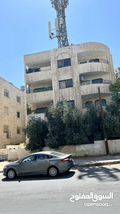 عمارة استثمارية وسكنية للبيع في الهاشمي الشمالي