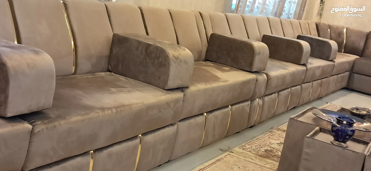 مجلس خليجى تفصيل بحال الوكاله للبيع فى اربد 34 مقعد بغطى 21 متر طولى