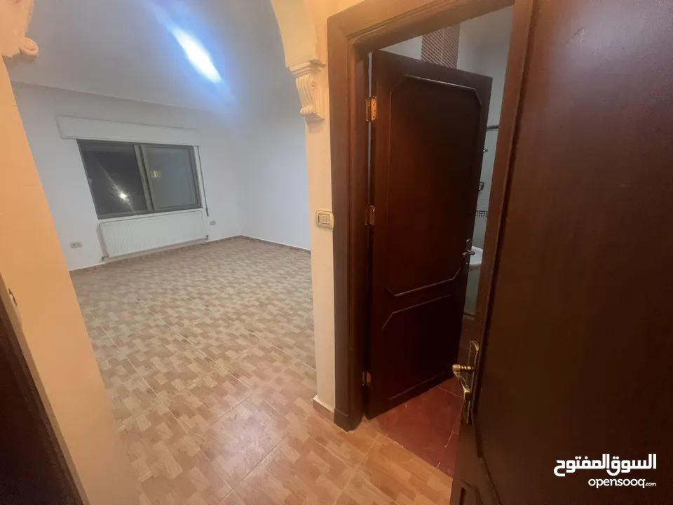 شقة غير مفروشة