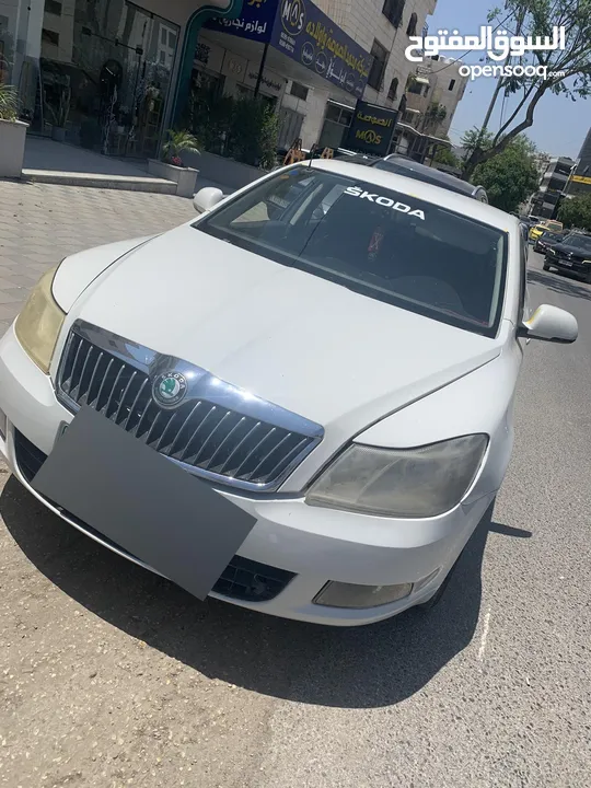 سكودا بيضاء 2012