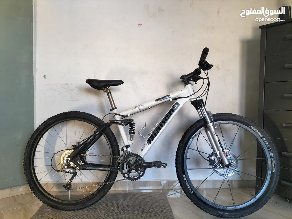 بسكليت من نوع Bianchi caal 8400