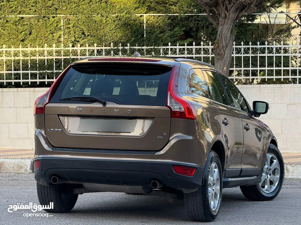 ڤولڤو XC60 موديل 2010 لون بني فل أوبشن اعلى صنف  فحص كامل بحالة