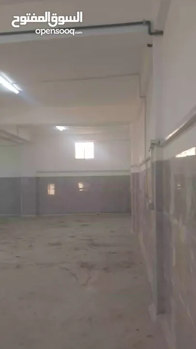 مخازن صناعات خفيفة عدد2 بالإضافة إلى  غرف خدمات عدد2
