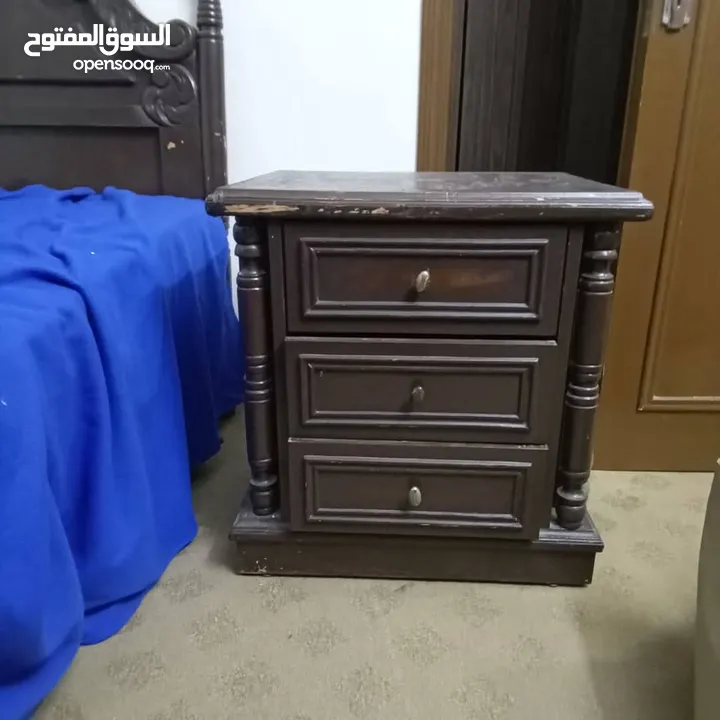 غرفه نوم لاتيه 18 بحاله جيده جدا سرير مع خزانة ودرجين وتسريحة مستعملة للبيع