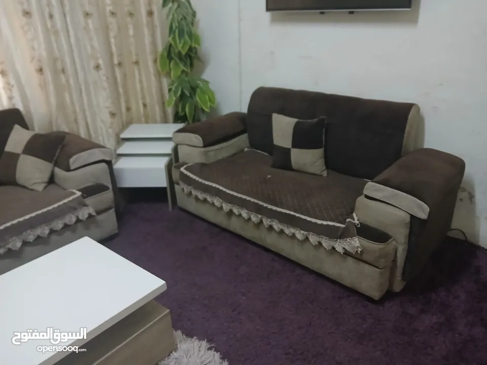 طقم كورنر نظيف كتيررر  للبيع مستعجل ضروري قابل لتفاوض بسعر للشررراا ان شاء الله ما منقصر معه