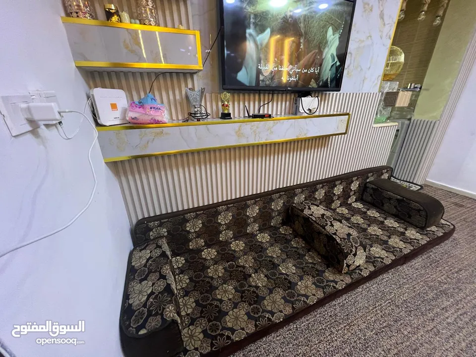 طقم كنب وجنابي وخزانه للبيع