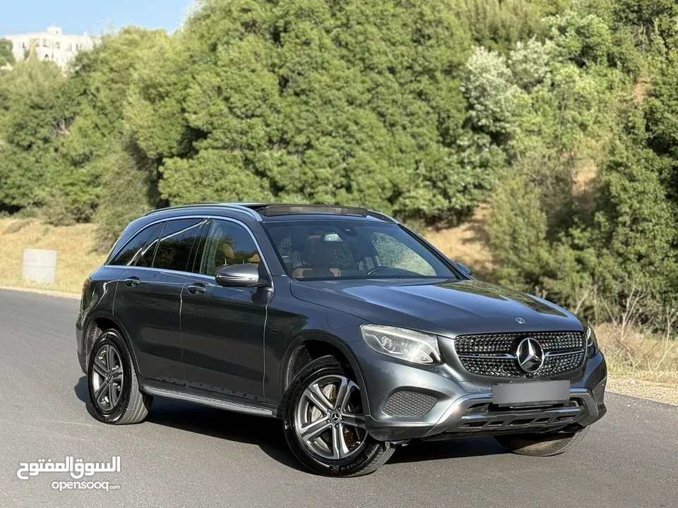 Mercedes Benz GLC 350e 2019 Hybrid PlugIn   بسعر مغري جدا فحص كامل فل كامل اعلى صنف