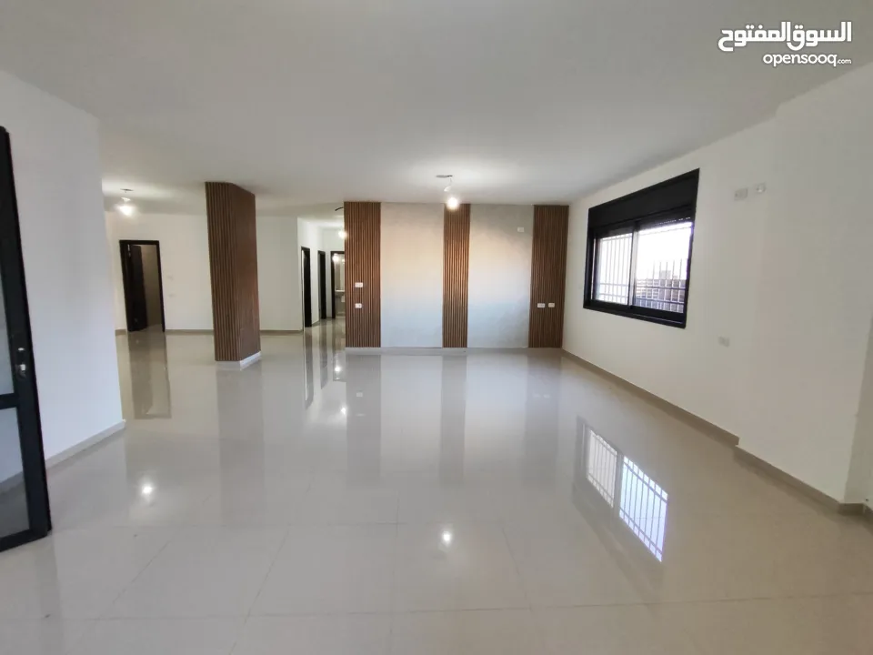 شقة مع حديييقة للايجار في عين مصباح