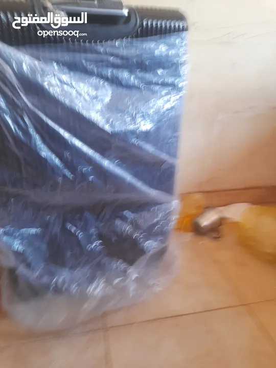 شنطة سيلكون شنطة شيلة أكبر مقاس شبه جديدة بحالة ممتازة