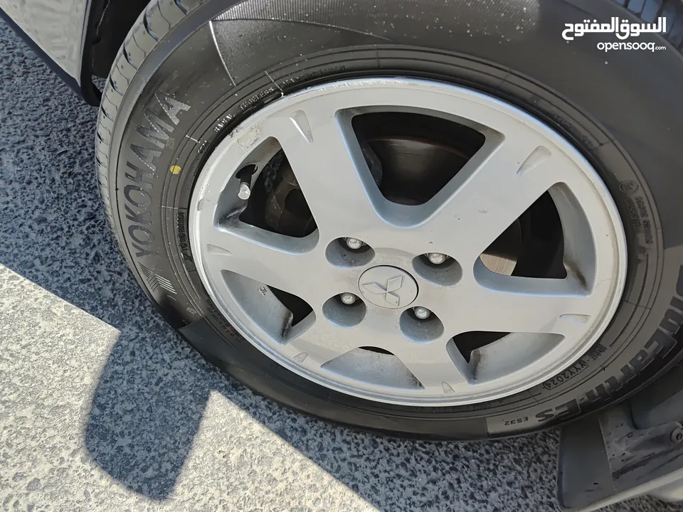 متسوبيشي لانسر GLX 2007 1600 cc وارد الخليج الكويت جميع الإضافات بإستثناء الفتحه وجنط إضافي.