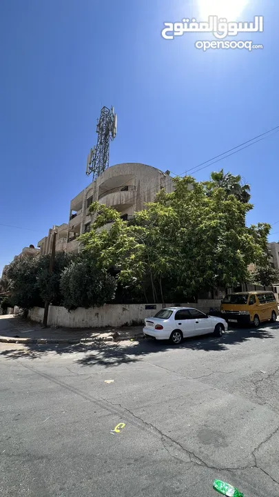 عمارة استثمارية وسكنية للبيع في الهاشمي الشمالي