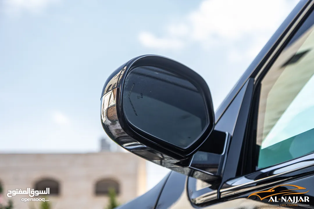Cadillac Escalade Xl 2012 Platinum   السيارة مميزة جدا و قطعت مسافة 144,000 كيلو متر