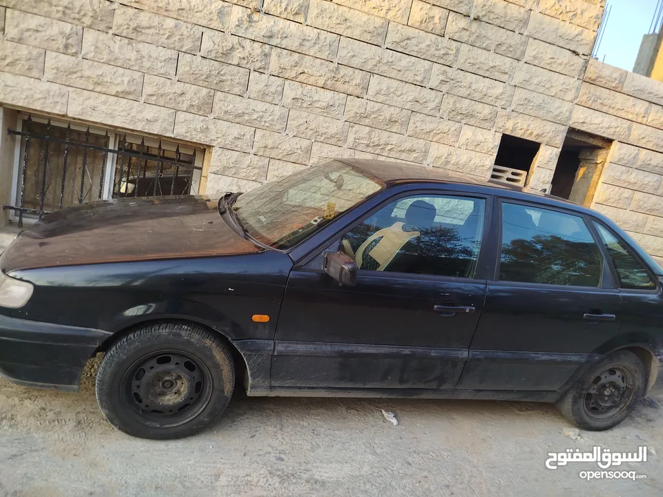 سيارة باسات بحالة جيدة