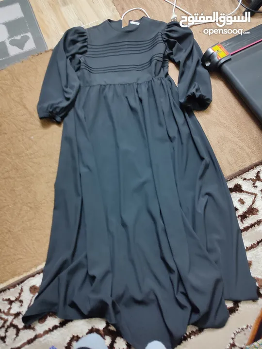 فساتين للبيع بسعر مغري