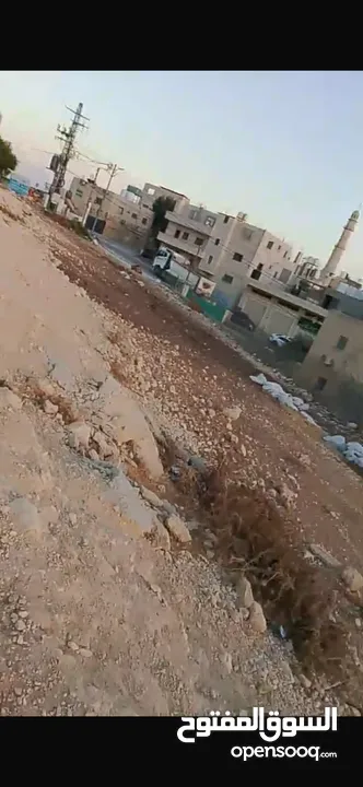 للبيع – قطعة أرض مميزة في قرية الشواورة للبيع أرض مساحتها 746 متر مربع تقع على الشارع الرئيسي في من