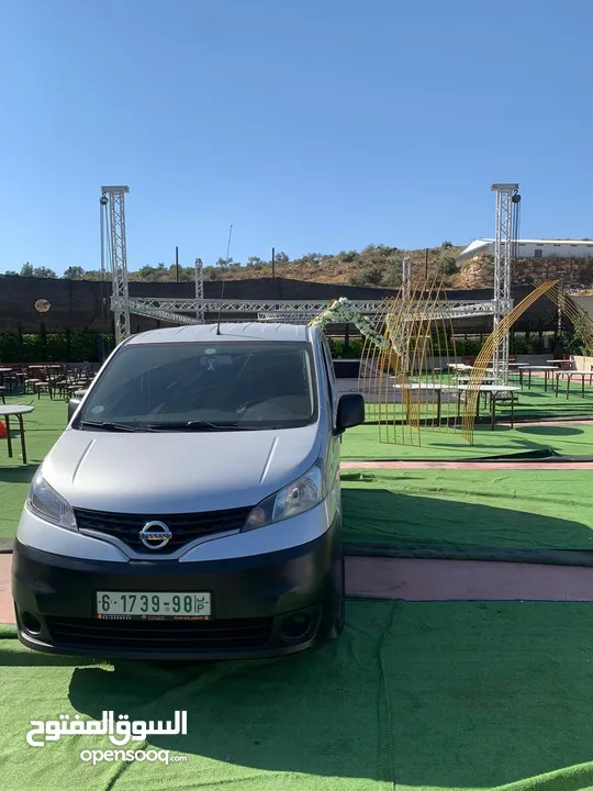 نيسان nv200