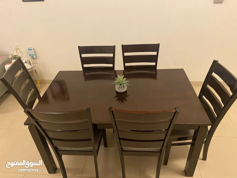 Strong Dining Table with 6 chairs   طاولة طعام قوية مع كراسي