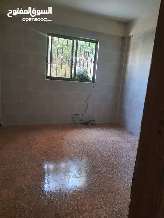 عمارة مكونه من طابقين وساحه خارجيه للبيع