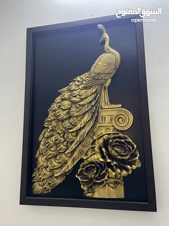 لوحة طاووس حفر مع ساعة عمودية