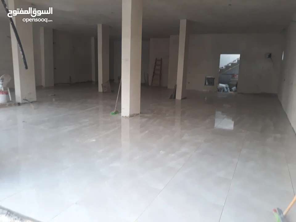 3 مخازن مفتوحات على بعض مساحتها 170متر للايجار بسعر مغري