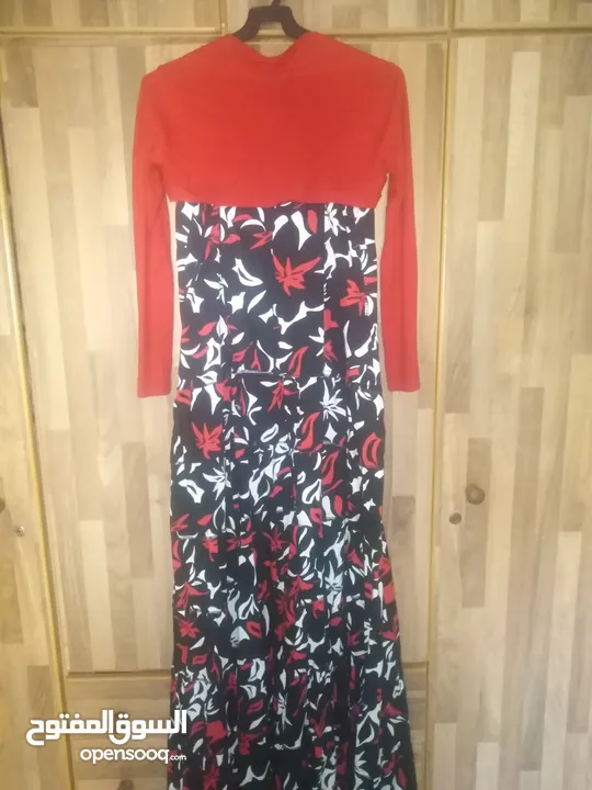 فستان اسود واحمر طويل مع جاكيت قصير احمر بأكمام طويلة جديد غير مستعمل ماركة H&M مقاس L بلبس 40 و42