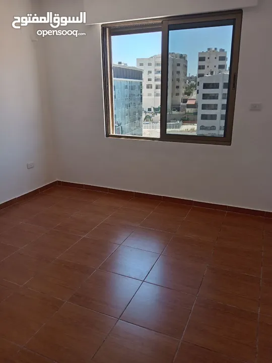 شقة للبيع من المالك مباشرة في خلدا خلف سجاد صيدا طابق ثاني شرقية 3 نوم مساحة 133م